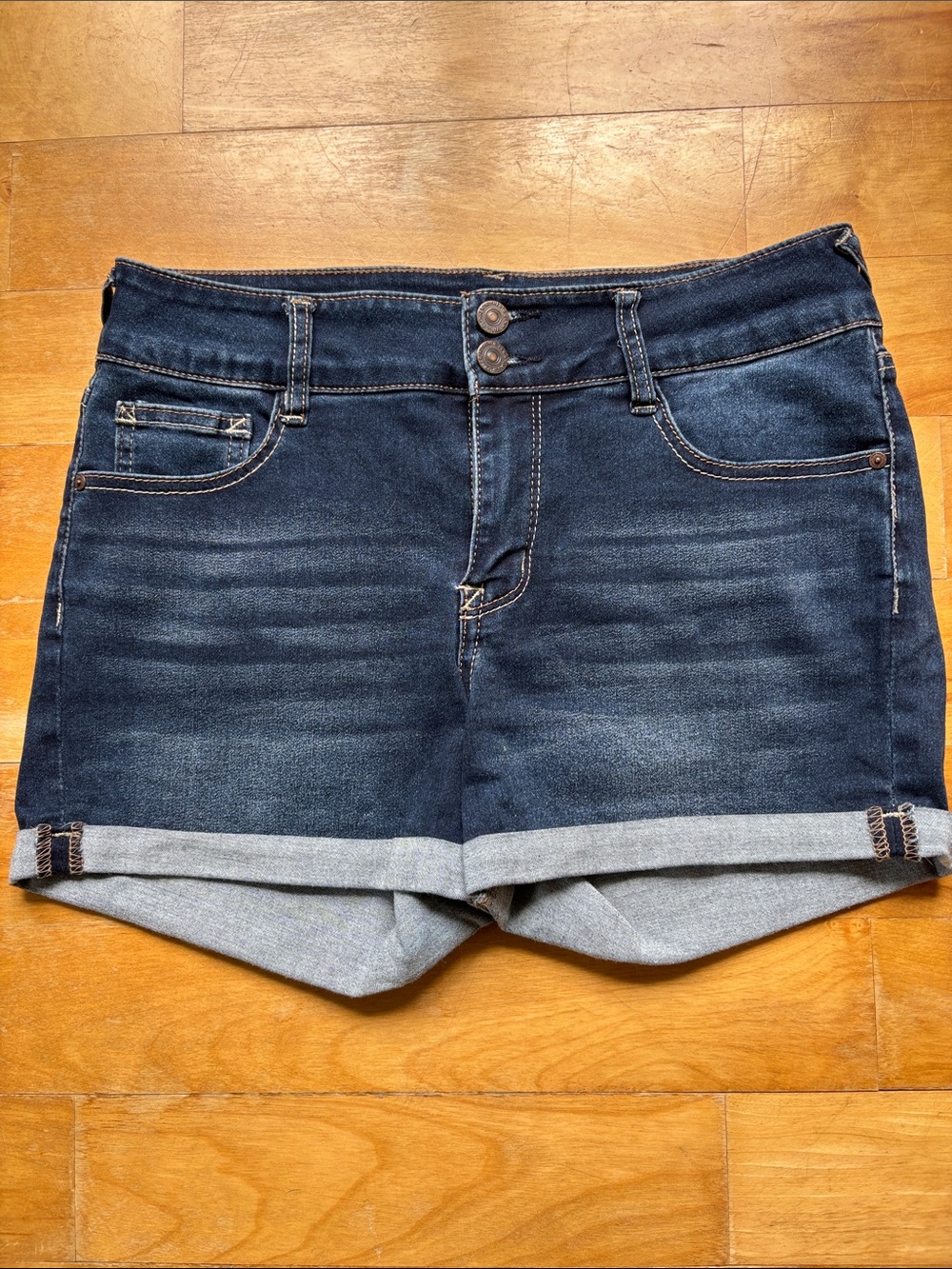 Wallflower MId Rise Jean Short